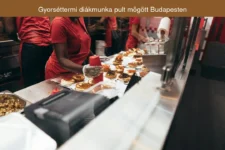 Gyorséttermi diákmunka pult mögött Budapesten